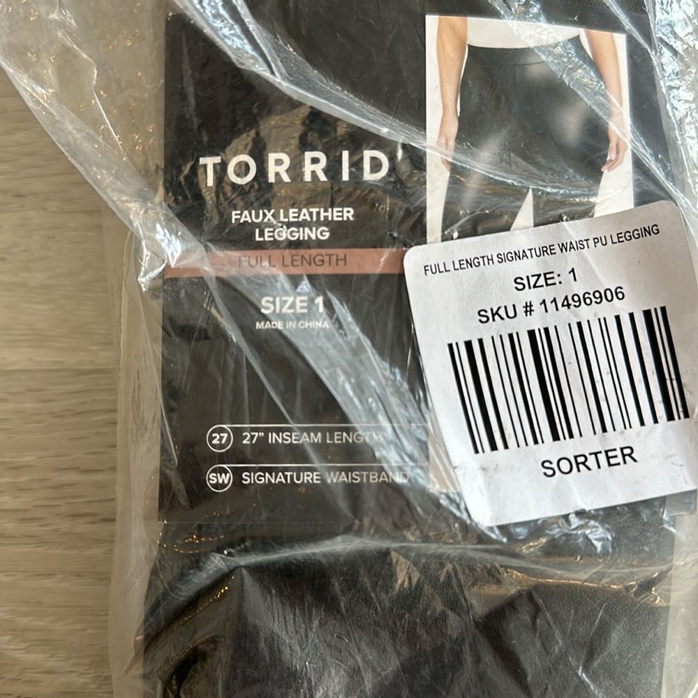 Torrid Faux Leather Leggings Full Length Black 1X NWT IN PACKAGE - Picture 4 of 5